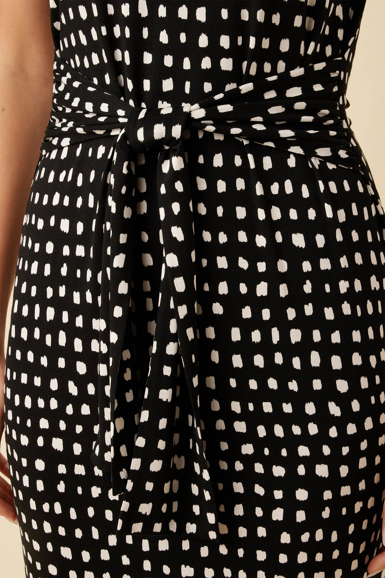 Colombe Viscose Knit Dress - Valencia Dot Black - Image 4